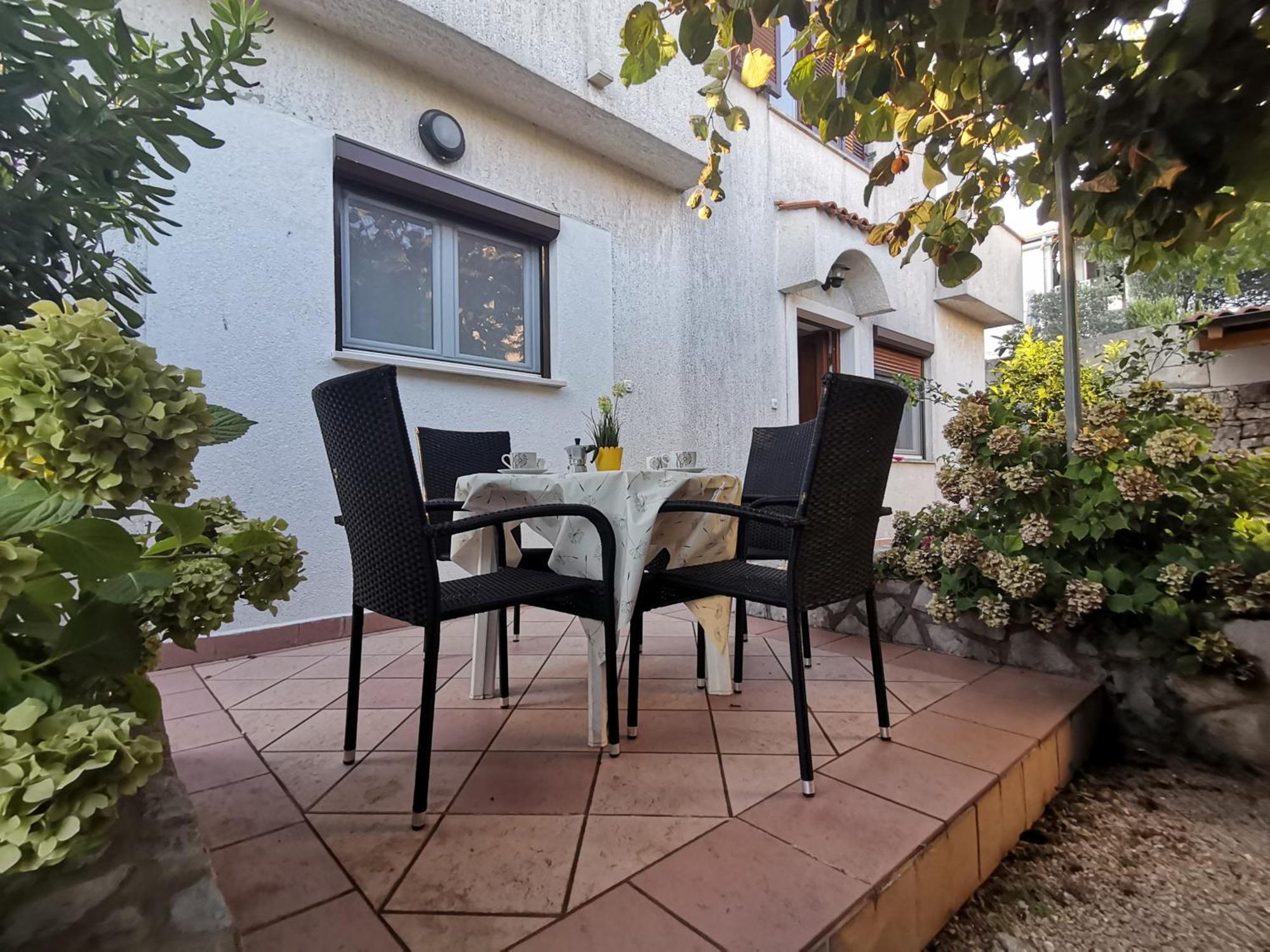 Apartments Jessica Krk Town Exterior foto