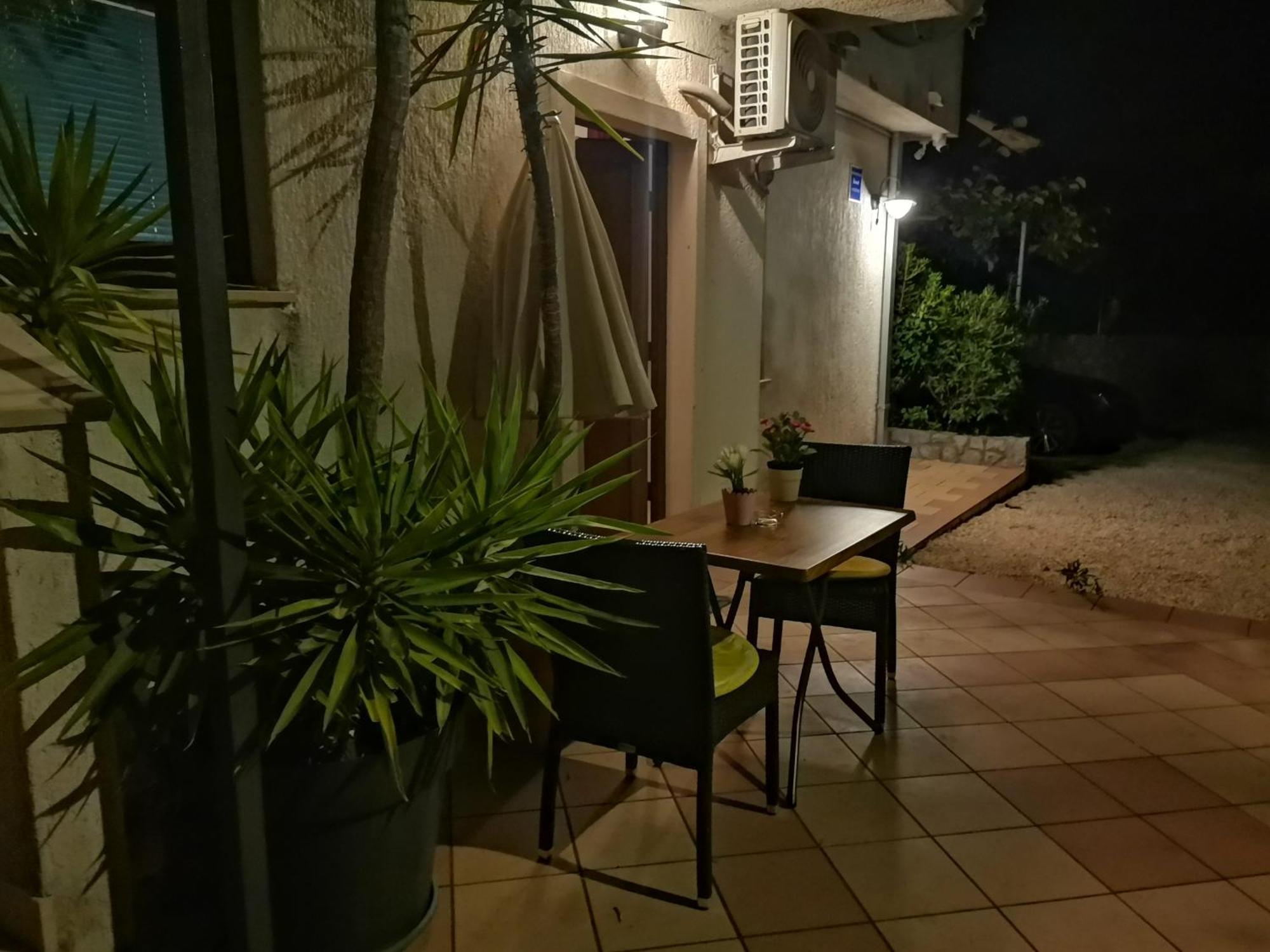 Apartments Jessica Krk Town Exterior foto