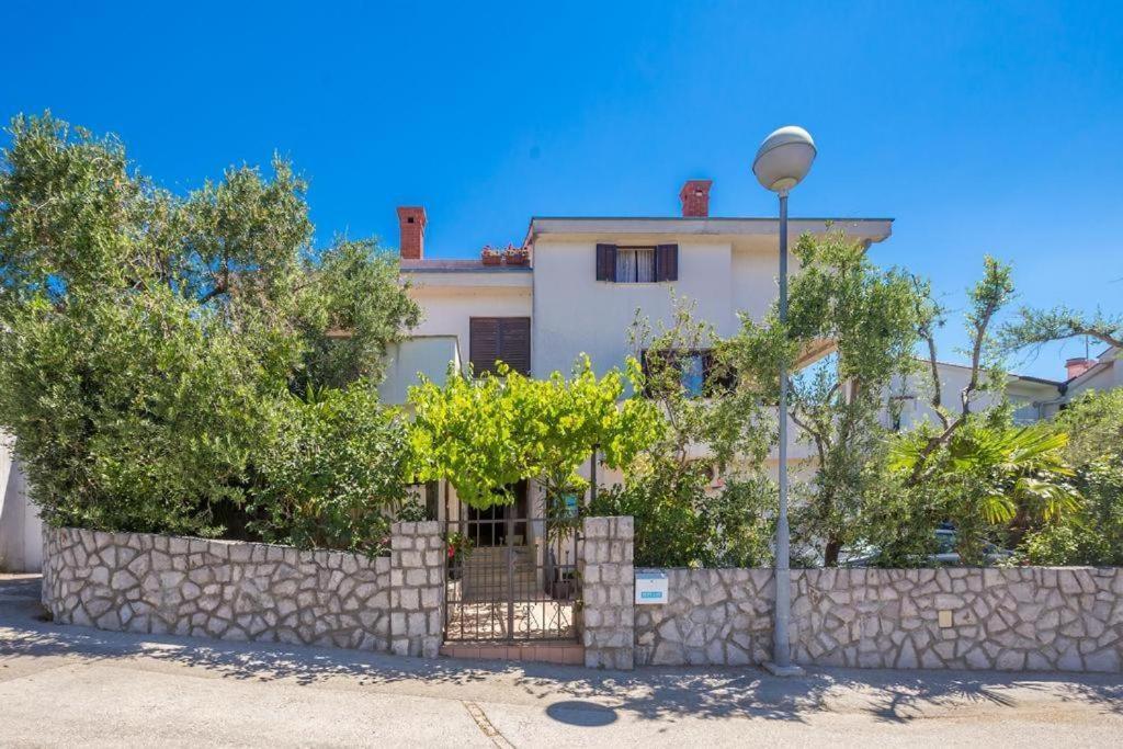 Apartments Jessica Krk Town Exterior foto